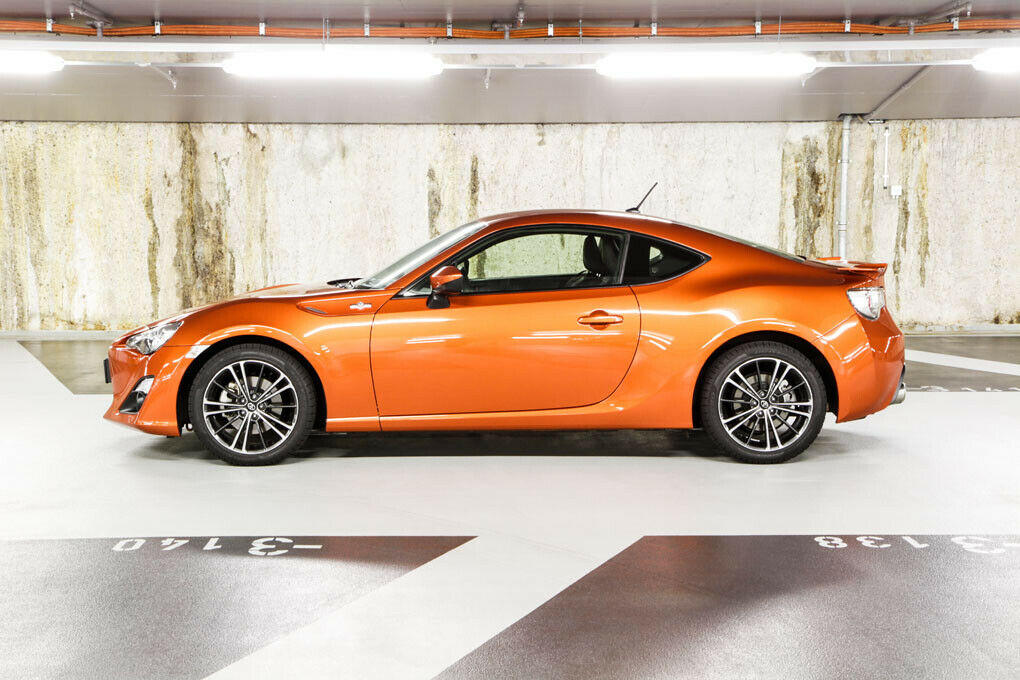 Toyota hofft, dass der GT86 so gefällt. So sehr, dass die Kunden auch GT86-Armbanduhren für 149,90 Euro oder Kugelschreiber für 27,90 Euro kaufen
