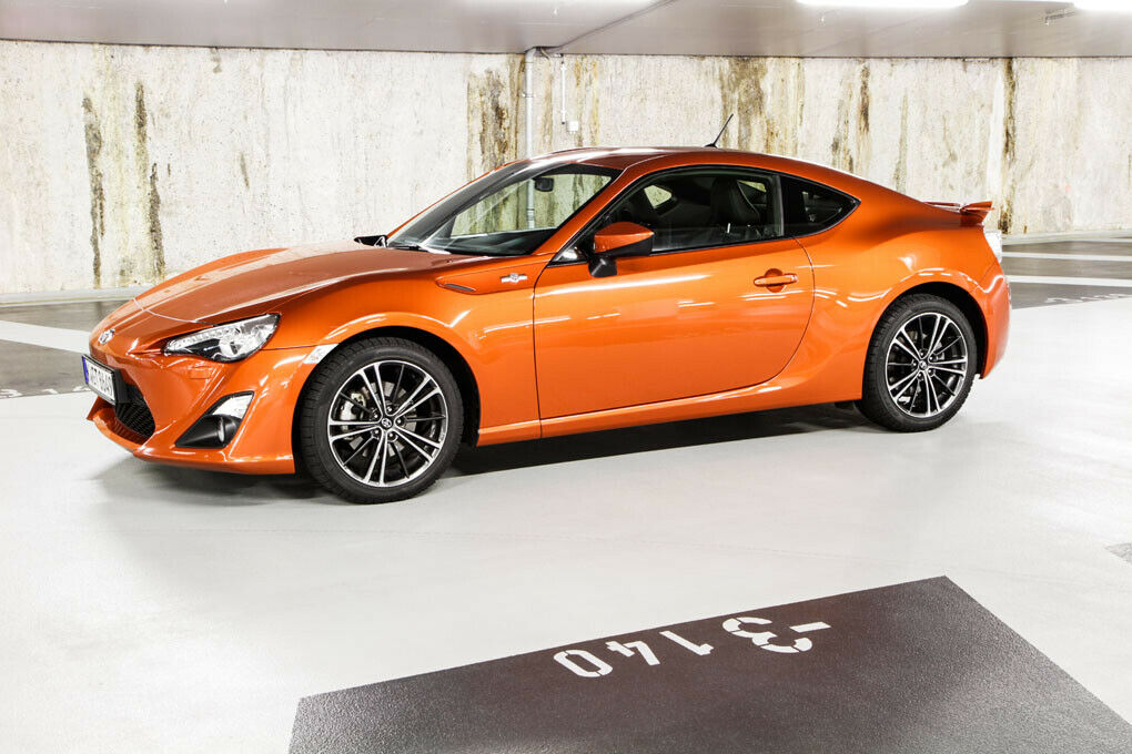 Wer will, kann den GT86 mit Spoilerpaket, Vierrohr-Endschalldämpfer und Monoblock-Bremsanlage aufrüsten