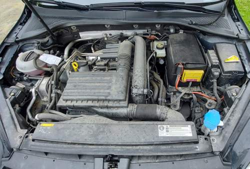 Motorraum im gesamt Überblick