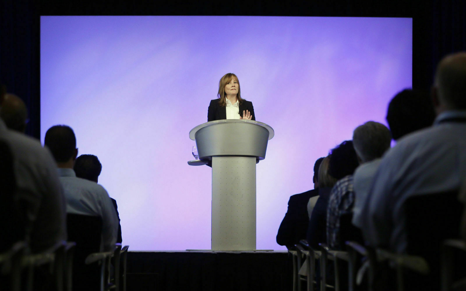 Mary Barra bei Ihrer öffentlichen Stellungnahme am 5. Juni 2014. Bereits hier kündigte sie neue Rückrufe an