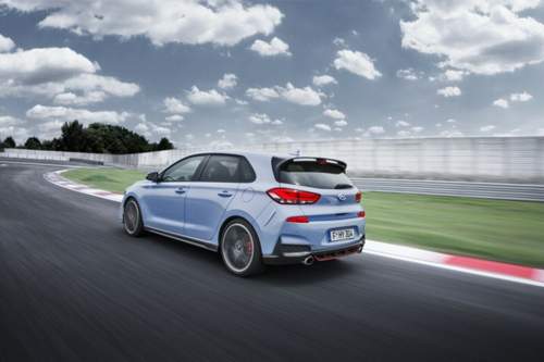 Der Marktstart des Hyundai i30 N erfolgt im Oktober. Hyundai gibt vorerst nur den Preis für die auf 100 Stück limitierte Erstserie bekannt: 30.900 Euro