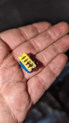 Verschmorter Kontakthalter aus Stecker D