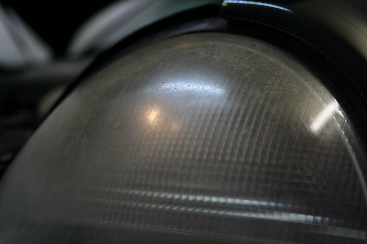 Material der Scheinwefergläser?