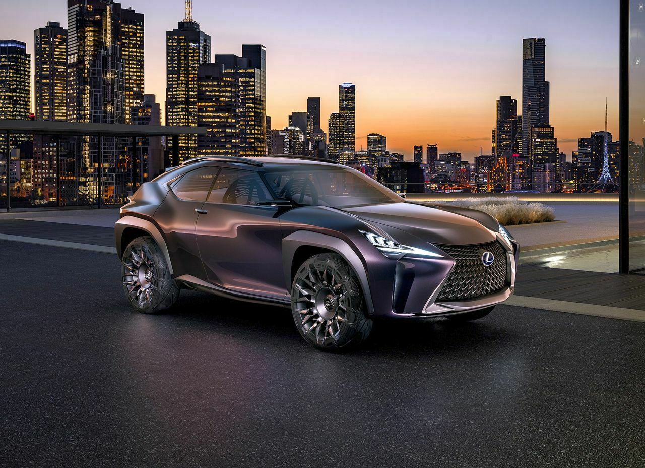 Die Designstudie Lexus UX parkt auf der Pariser Messe: Die aggressive Optik funktioniert, sind die Japaner überzeugt