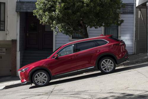 Im Mazda CX-9 ist eine dritte Sitzreihe im Fahrzeugboden versteckt