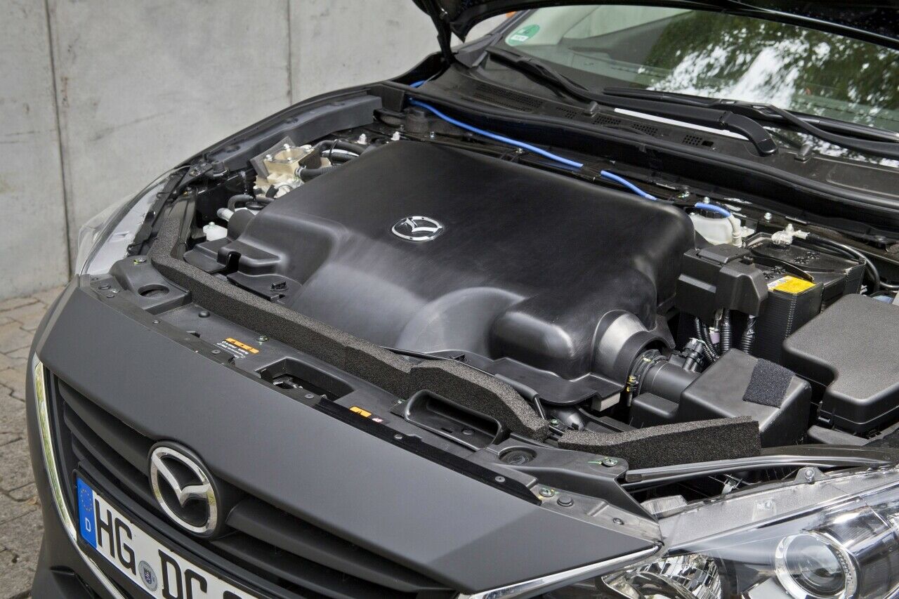 Im Prototyp fährt der Kompressionszünder-Benziner schon: Mit 20 bis 30 Prozent Minderverbrauch bei gleichzeitig mehr Drehmoment soll der Motor schon bald im gesamten Sortiment ausgerollt werden