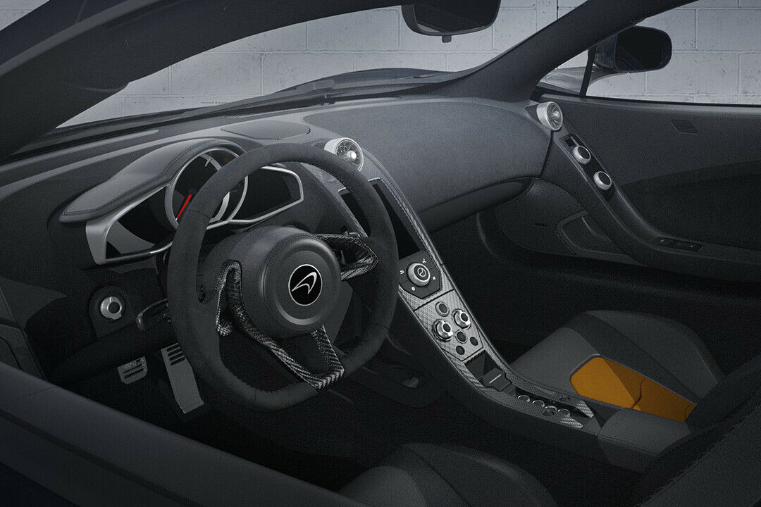 Das Cockpit des McLaren 650S Le Mans mit Carbon-Elementen am Lenkrad