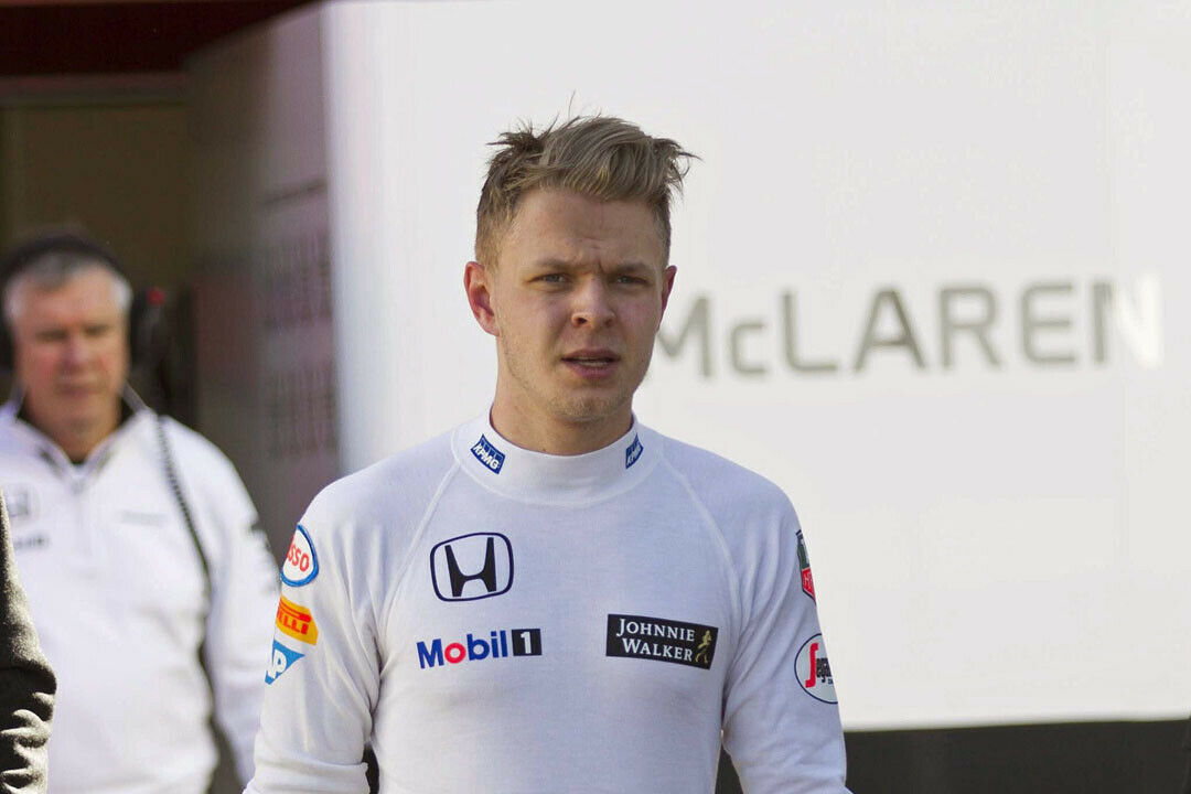 Kevin Magnussen hat sich bei einem Sturz mit dem Fahrrad die Hand gebrochen und fällt als Ersatzfahrer beim Formel-1-Rennstall McLaren aus