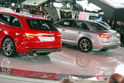 Beim aktuellen A4 (B9) stellte Audi Limousine und Kombi (Avant) zeitgleich vor. Eine vorgezogene Modellpflege würde freilich beide Varianten betreffen