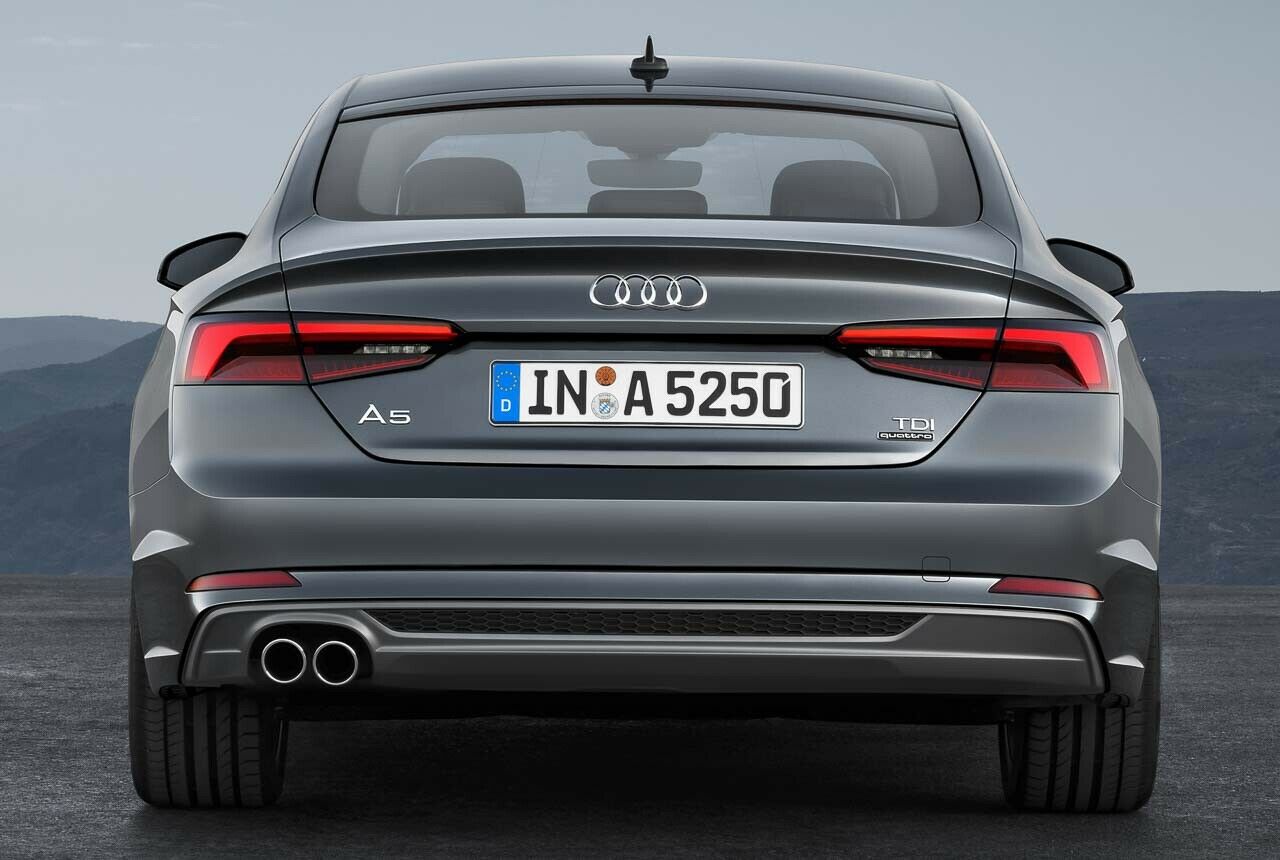 Die Heckleuchten des Audi A5 Sportback orientieren sich an den Leuchten des Audi A4