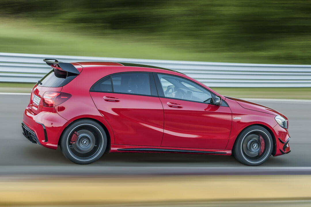 Mit den 381 PS ist der A45 AMG der stärkste Kompaktsportler auf dem Markt