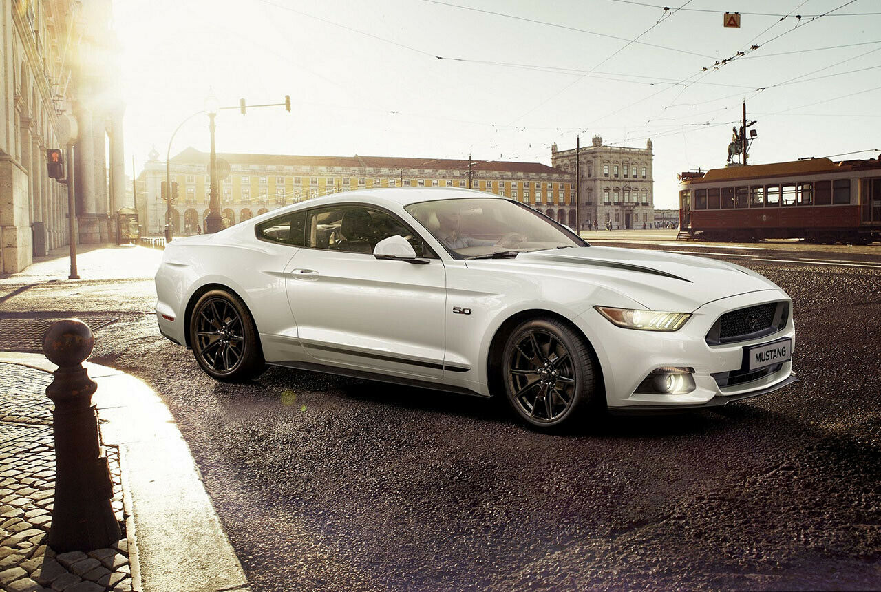 Der Ford Mustang GT ist als "Black Shadow Edition" auch in weiß zu haben