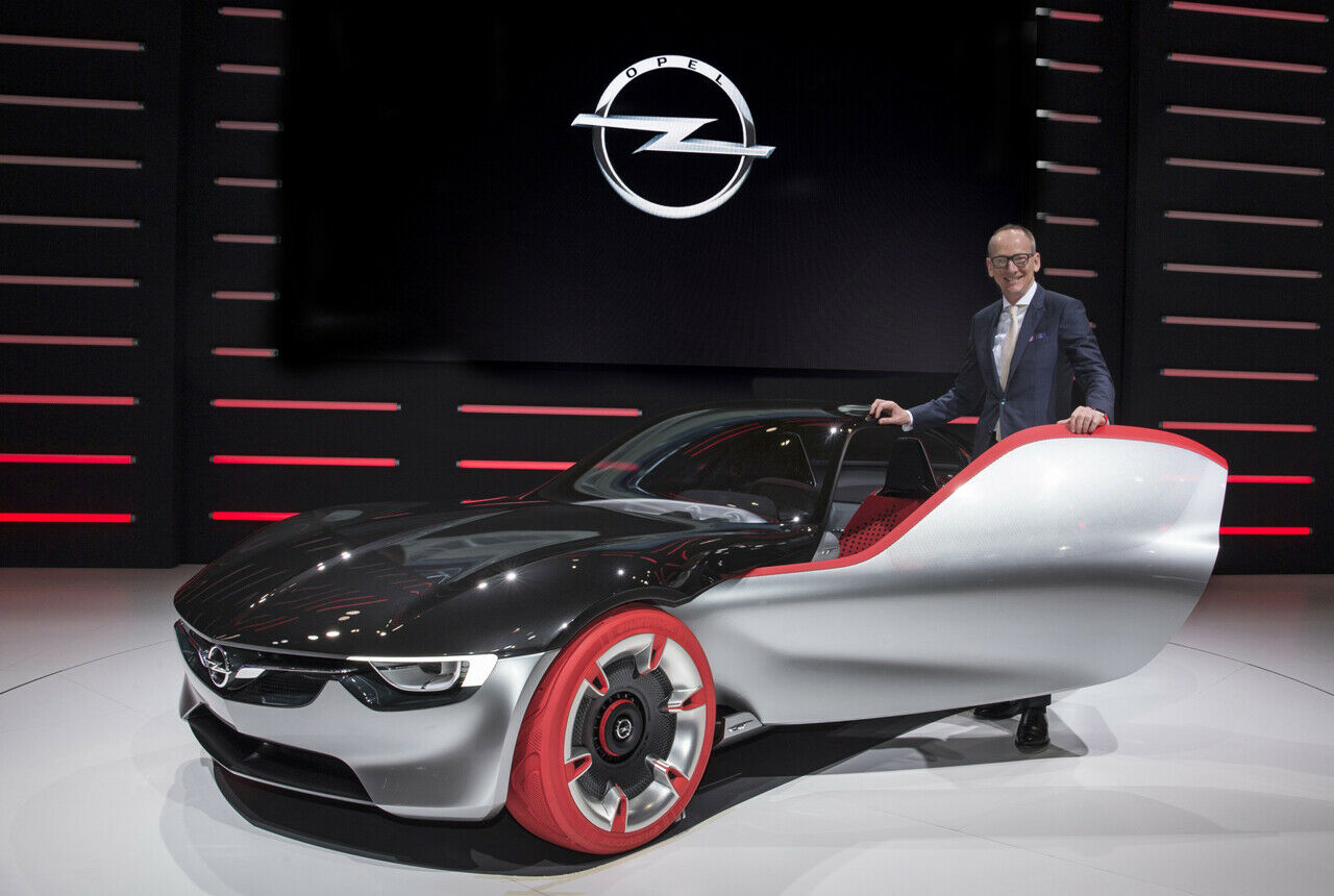 Die Studie GT soll sich an dem Klassiker Opel GT aus den Jahren 1668-1973 orientieren. Opel will mit dem Auto "Träume produzieren" - mit dem Bauen wird es schwieriger