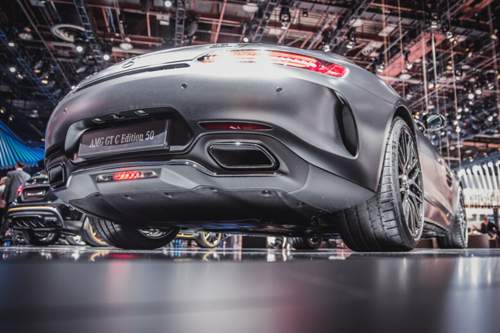 Unter der Frontschürze des GT C und aller anderen GT-Versionen helfen Lamellen, die Aerodynamik oder den Kühlluftstrom zu verbessern
