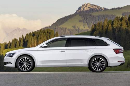 Im Skoda Combi Superb gibt es doppelt so viel Platz wie sonst in der Mittelklasse üblich