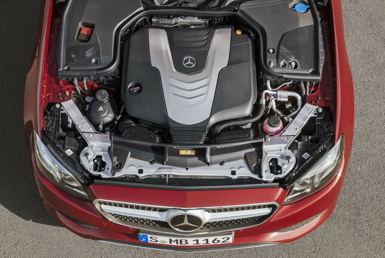Vorläufige Topmotorisierung wird das E 400 4Matic Coupé mit 333 PS aus einem 3,0-Liter-V6
