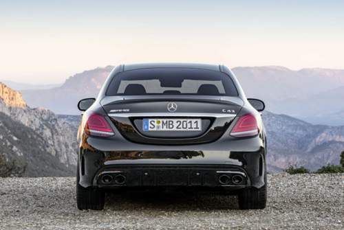 Die Auspuffblenden des Mercedes-AMG C 43 4Matic bleiben Blenden, werden aber rund