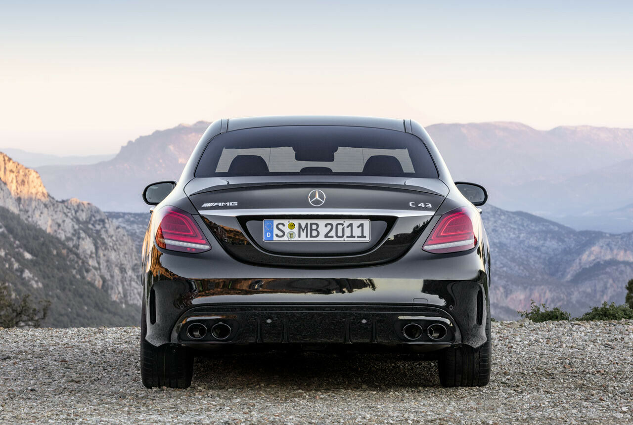 Die Auspuffblenden des Mercedes-AMG C 43 4Matic bleiben Blenden, werden aber rund