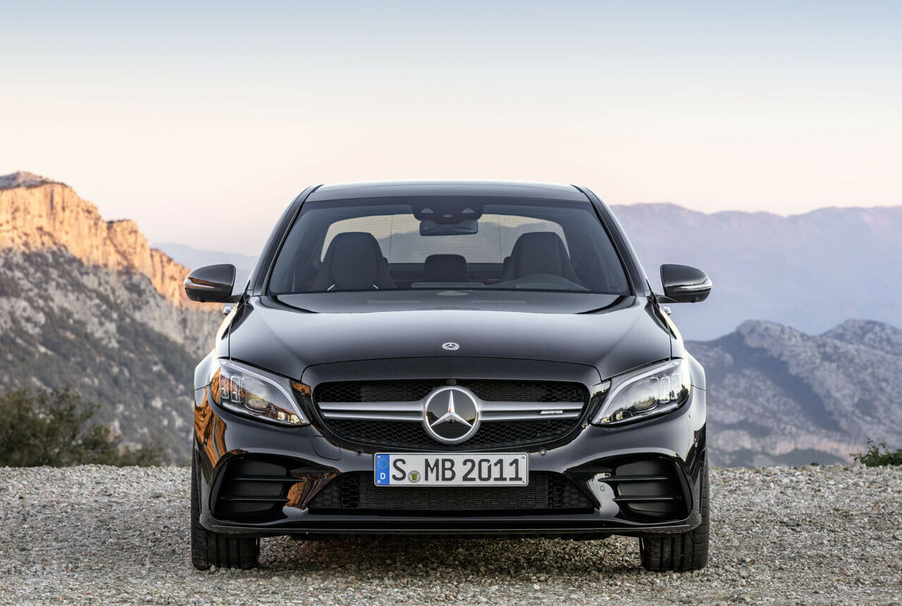 Mercedes-AMG hat zur Modellpflege die Frontschürze des C 43 4Matic überarbeitet