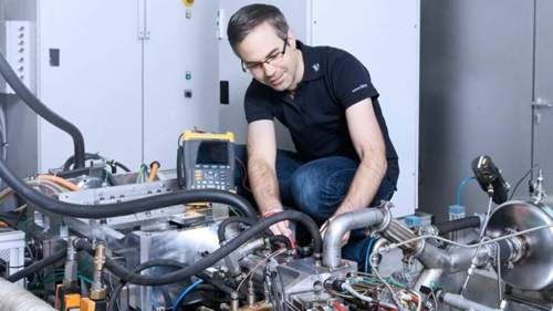 DIe Stuttgarter Wissenschaftler sind die ersten, denen es gelungen ist, einen solchen Motor erfolgreich in Betrieb zu nehmen. Bis zur Serienreife werden aber noch Jahre vergehen.