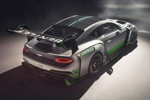 Im Bentley Continental GT3 kommt ein 4,0-Liter V8 Twinturbo mit bis zu 550 PS zum Einsatz. Stärker, aber wesentlich leichter als der W12 des Serienmodells