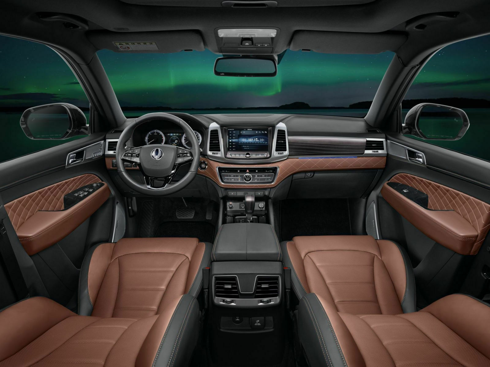 Ssangyong Rexton 2017: Holzimitat und Leder sorgen für mehr Wohnlichkeit im Innenraum