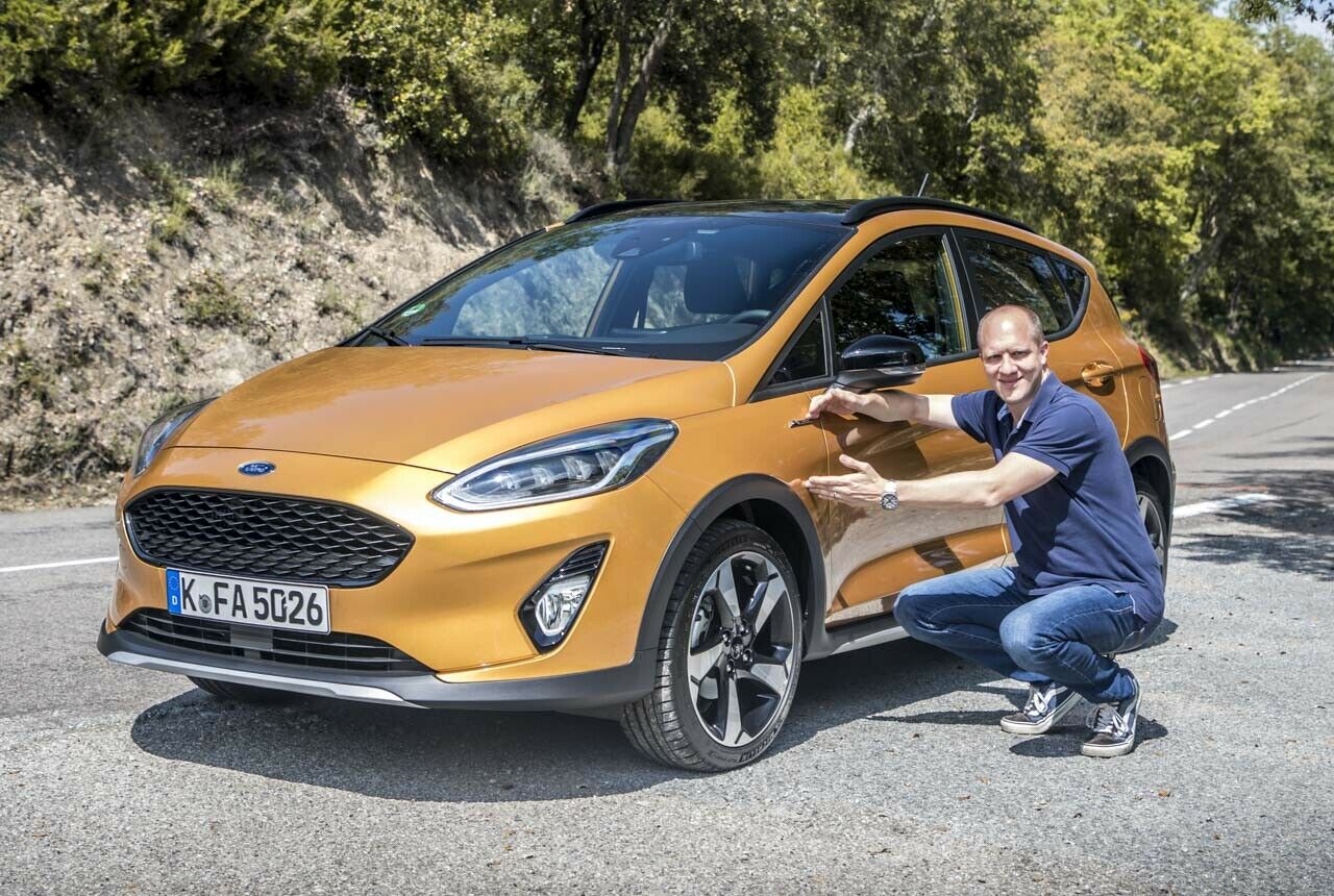 Durch das andere Fahrwerk geht der Fiesta Active knapp zwei Zentimeter in die Höhe