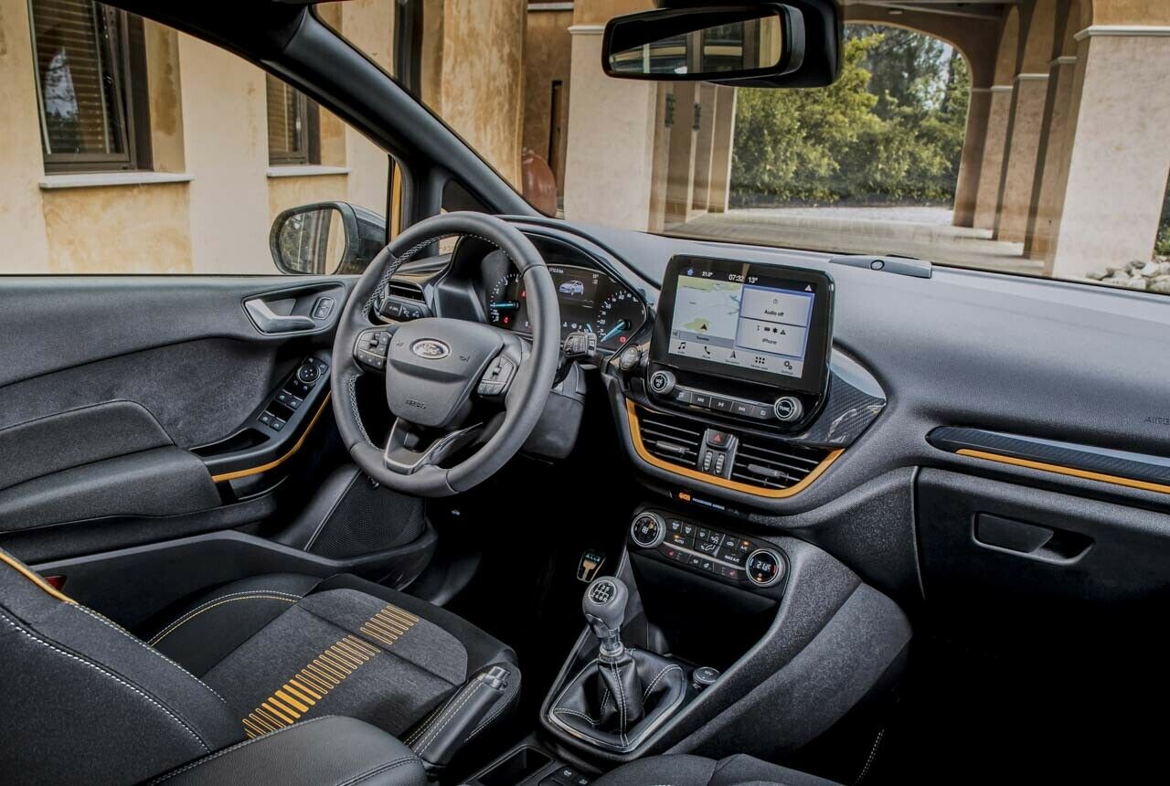Im Innenraum des Fiesta Active verteilt Ford auf Wunsch einige Farbtupfer