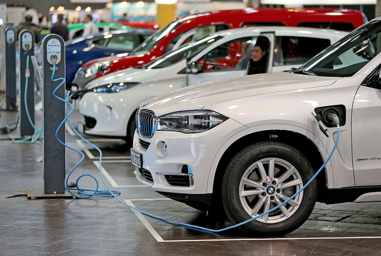 Rund 168.000 Autos mit alternativen Antrieben wurden in Europa im 4. Quartal 2016 verkauft, nur 1,2 Prozent mehr als ein Jahr zuvor