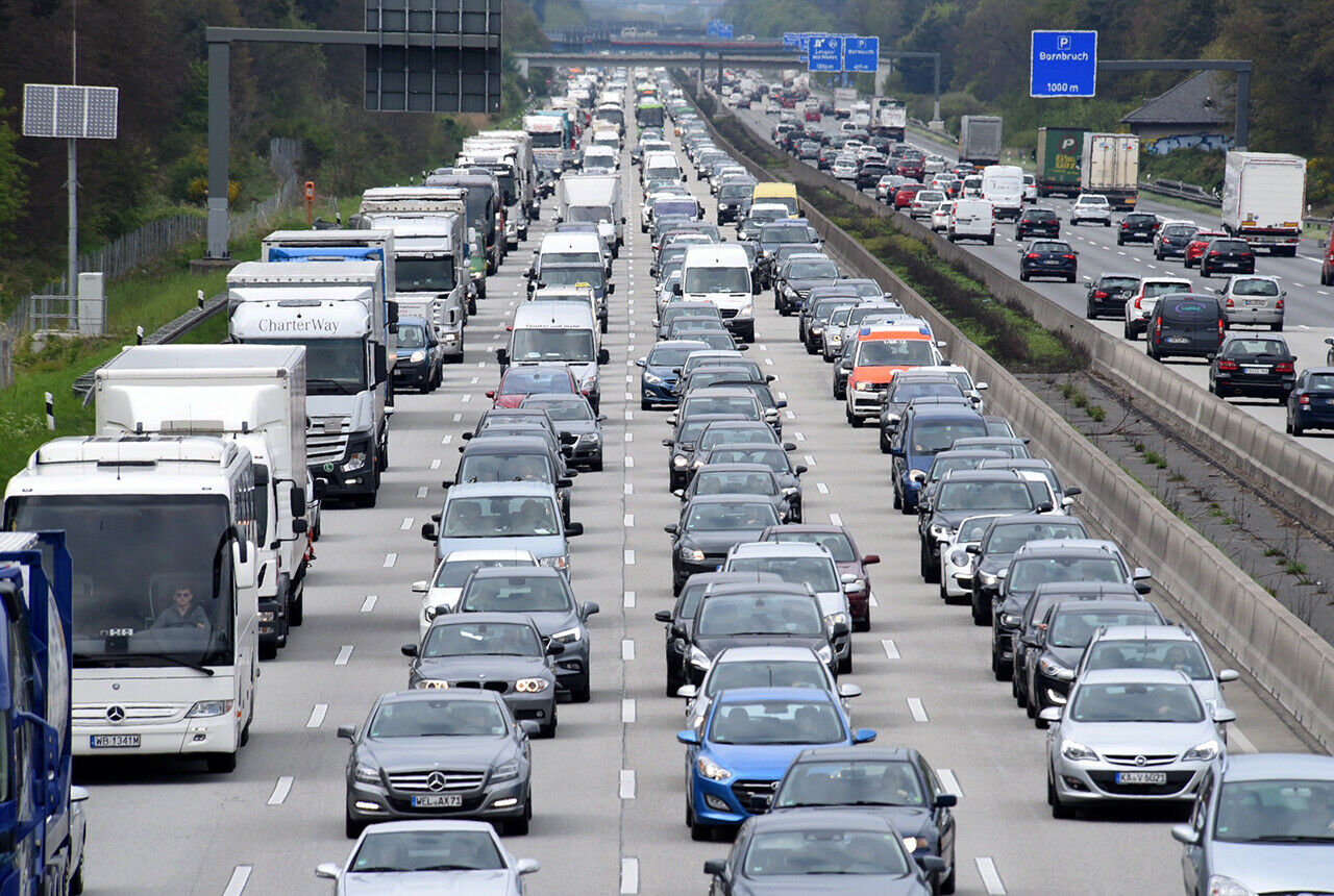 Zweifelhafter Rekord im Jahr 2017: Noch nie standen deutsche Autofahrer so lange im Stau. Staureichster Tag? Der 24. Mai, der Tag vor Christi Himmelfahrt