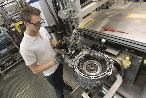 Viele (Plug-in-)Hybride verfügen über einen Elektromotor in der Getriebeglocke