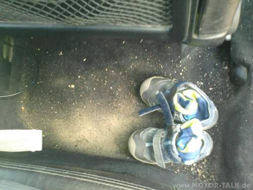 Brav die Schuhe ausgezogen.