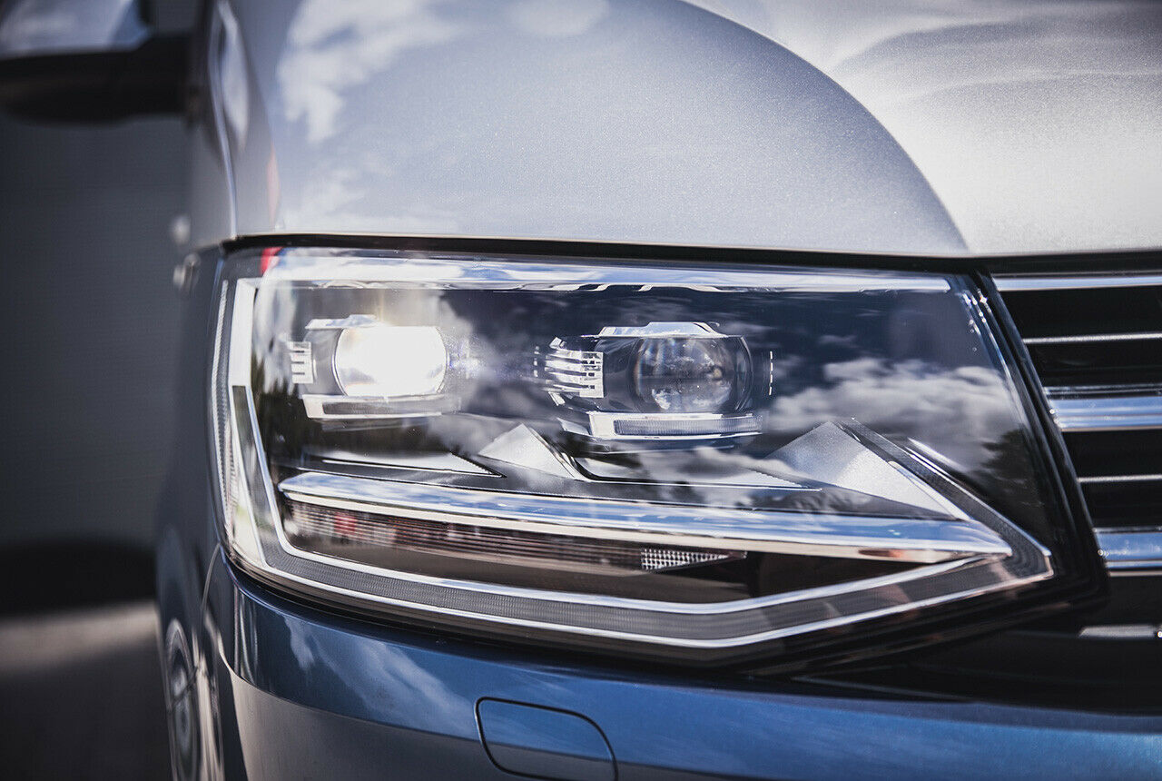 Unser Testwagen strahlt mit LEDs. Kosten für LED-Hauptscheinwerfer und LED-Rückleuchten: 1.630 Euro