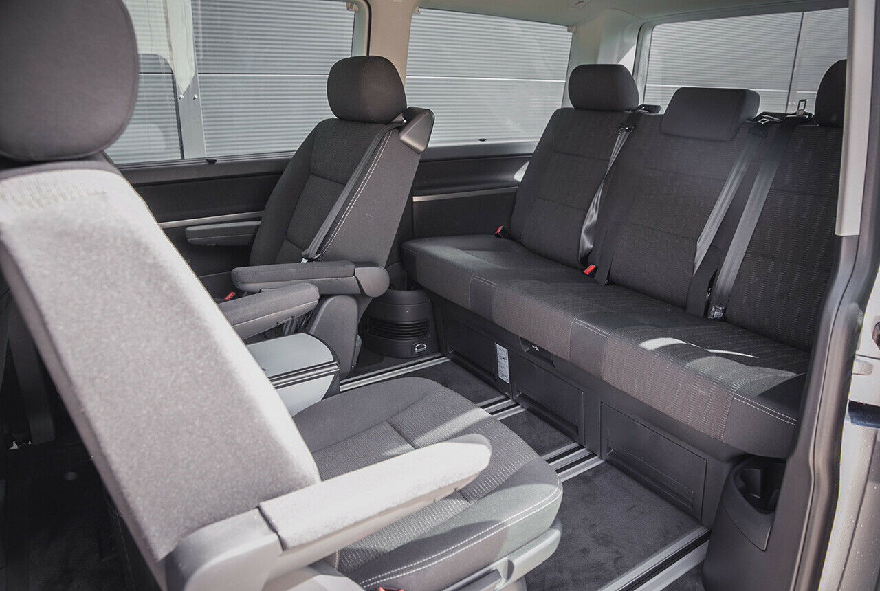 Kann man drehen und wenden, wie man will: Die hinteren Einzelsitze im VW T6 Multivan. Sie gehören zur Serienausstattung