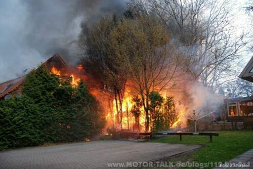Einfamilienhaus in Flammen