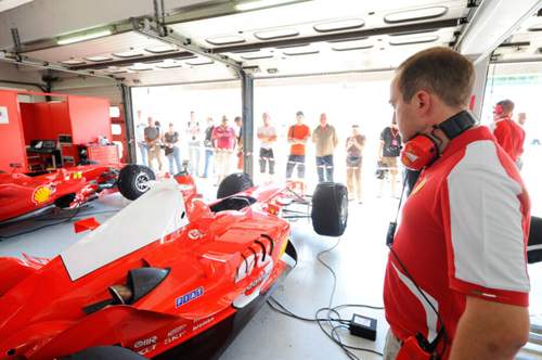 Die Boliden machen Eindruck. So nahe wie bei den Ferrari Racing Days kommt man ihnen auch als Zuschauer selten
