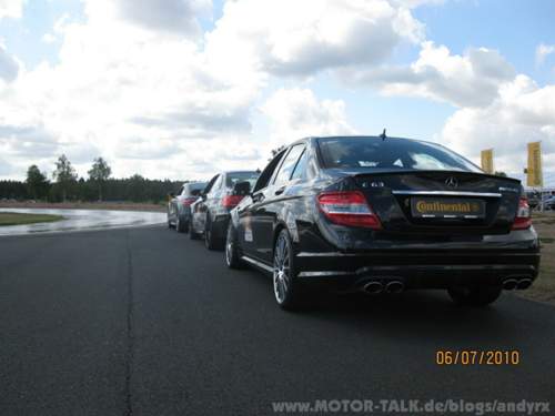 Der C-63 AMG im Regen