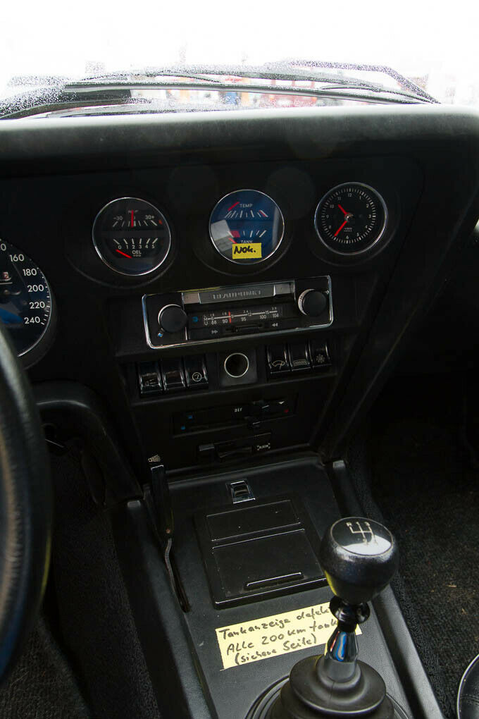 Achtung, die Tankanzeige ist defekt. Deswegen muss alle 200 km getankt werden