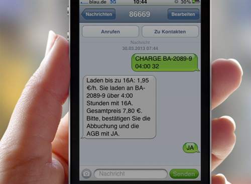 Per SMS lässt sich die Ladesäule aktivieren. Vier Stunden kosten 7,80 Euro.