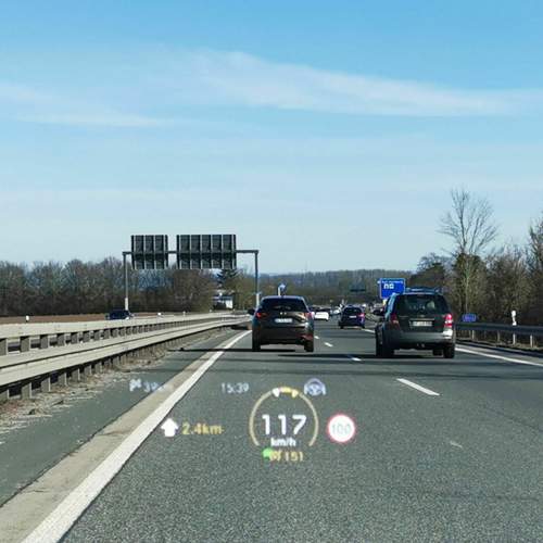213 HUD Distronic.jpg