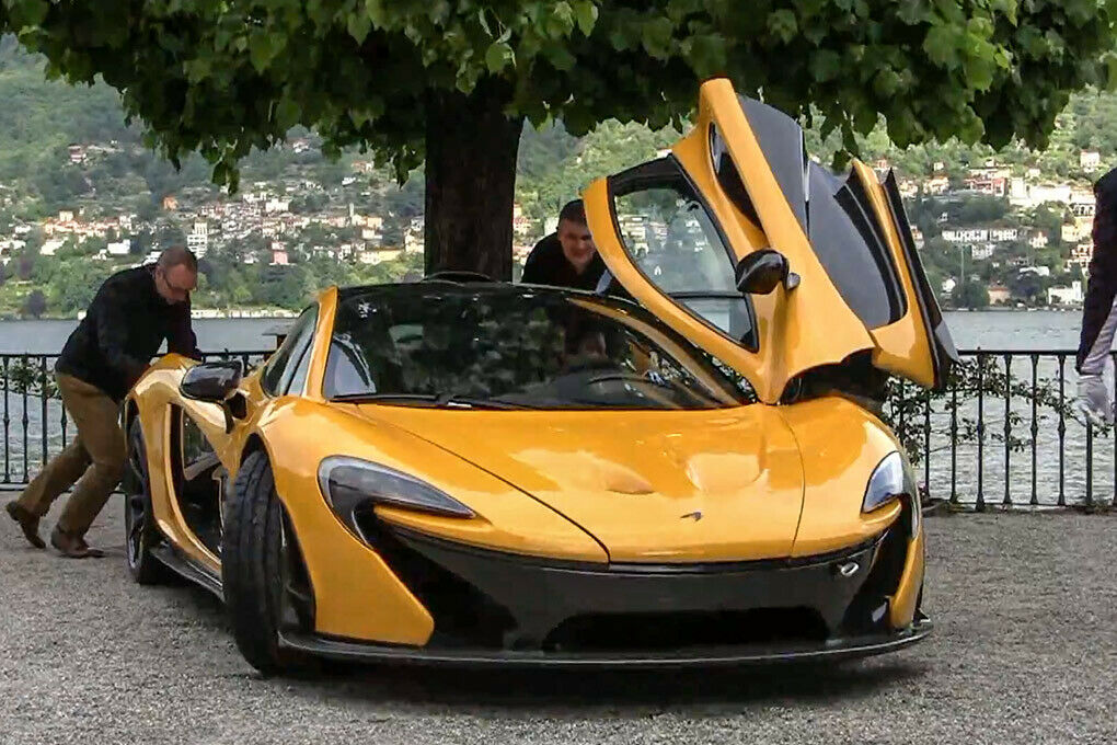 McLaren P1 im Schongang: Echte Schrauber schieben. Und auch die ganz Großen haben manchmal Probleme.