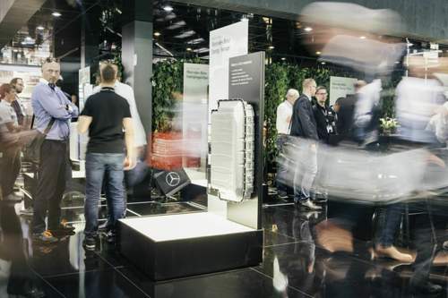 Das Unternehmen Mercedes-Benz Energy bietet sowohl Heimspeicher als auch mittlere und große Industriespeicher an