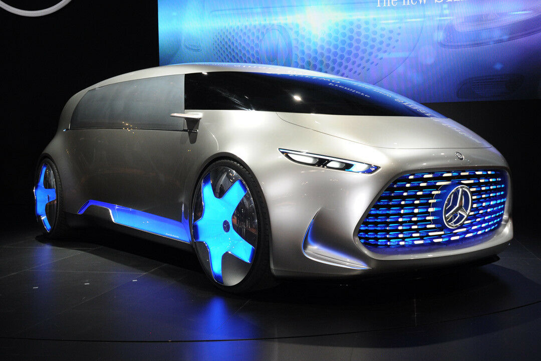 Mercedes zeigt auf der Tokyo Motor Show ein neues Raumkonzept, mit leuchtendem Sofa und Riesenrädern