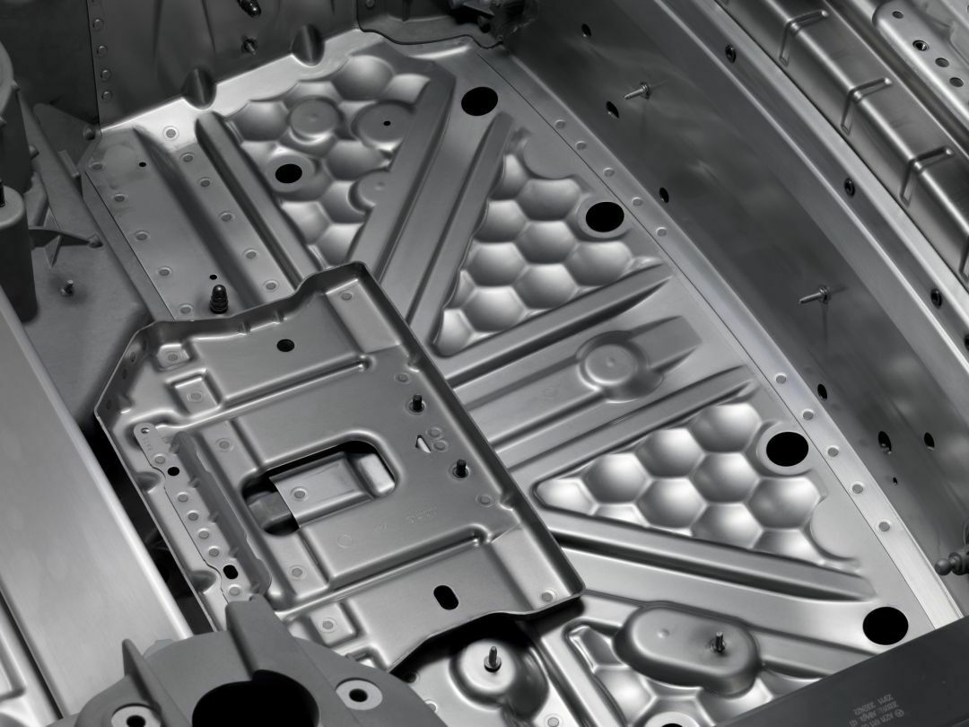 Alu-Korpus Detail