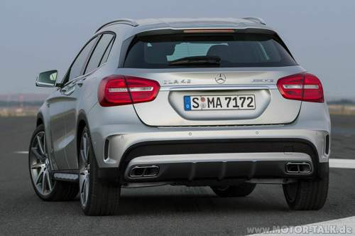 Naias-2014-mercedes-benz-gla-45-amg-silber-pressefotos-03