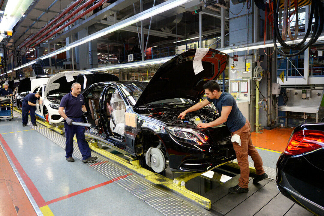 Daimler will die Fertigungstiefe verringern, also weniger Bauteile selbst produzieren