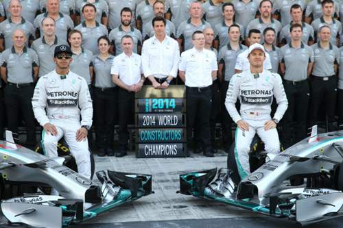 Für den Mercedes-Rennstall war die F1-Saison 2015 sehr erfolgreich. Das Team sicherte sich den Konstrukteurs- und Fahrer-Weltmeistertitel