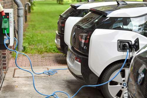 Das Ziel der Bundesregierung bis 2020 eine Million Elektroautos auf deutschen Straßen zu haben wurde inzwischen aufgegeben