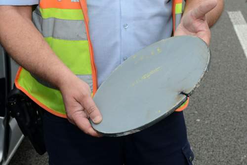 Ein solches Metallteil hat am Samstag auf der Autobahn zu dem tödlichen Unfall geführt. Es war vermutlich von der Ladefläche eines Fahrzeugs auf die Gegenfahrbahn geschleudert worden