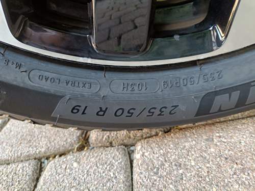 1000023572
